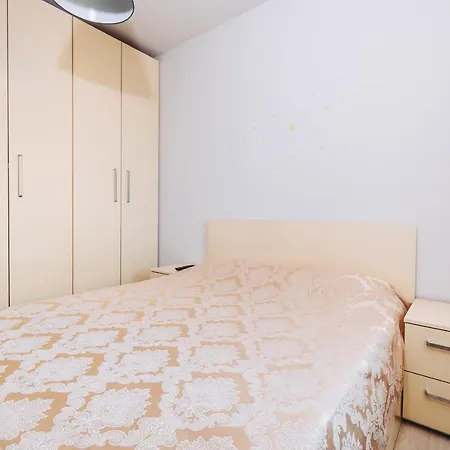 Campus Apartment *